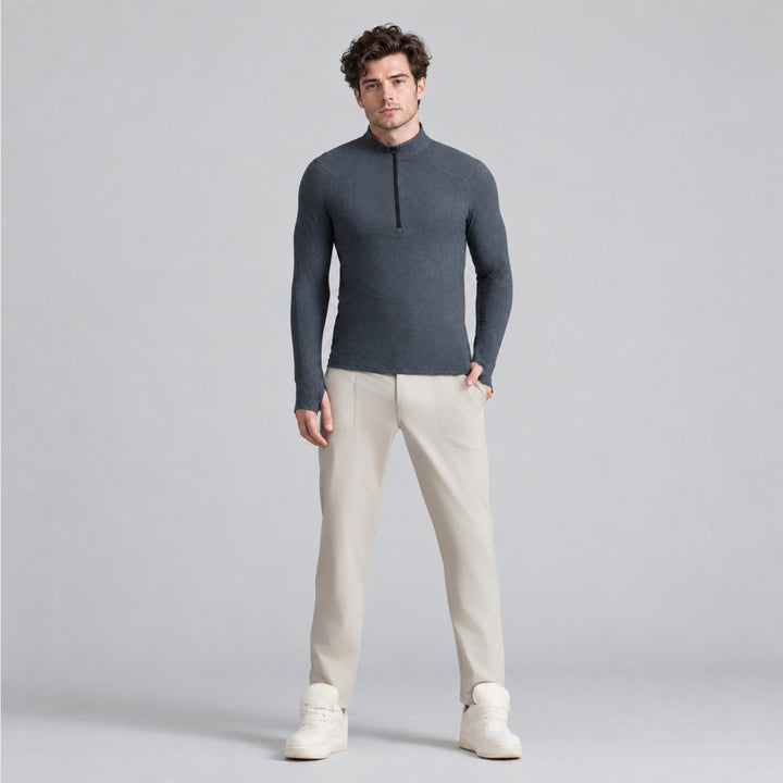Sudadera deportiva gris para hombre con cremallera media y cuello alto.