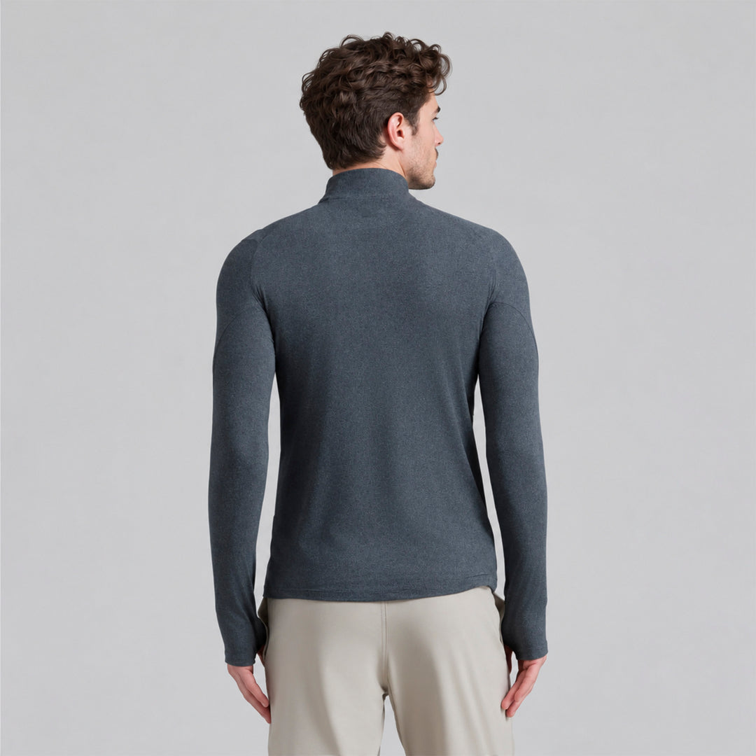 Sudadera deportiva gris para hombre, vista trasera con cuello alto y cierre parcial.