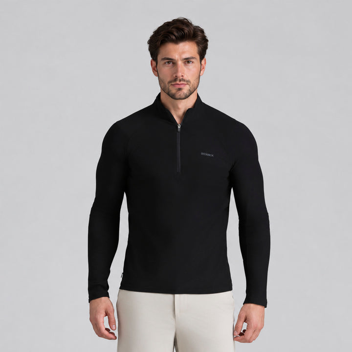 Sudadera deportiva negra para hombre con cremallera media frontal y cuello alto.