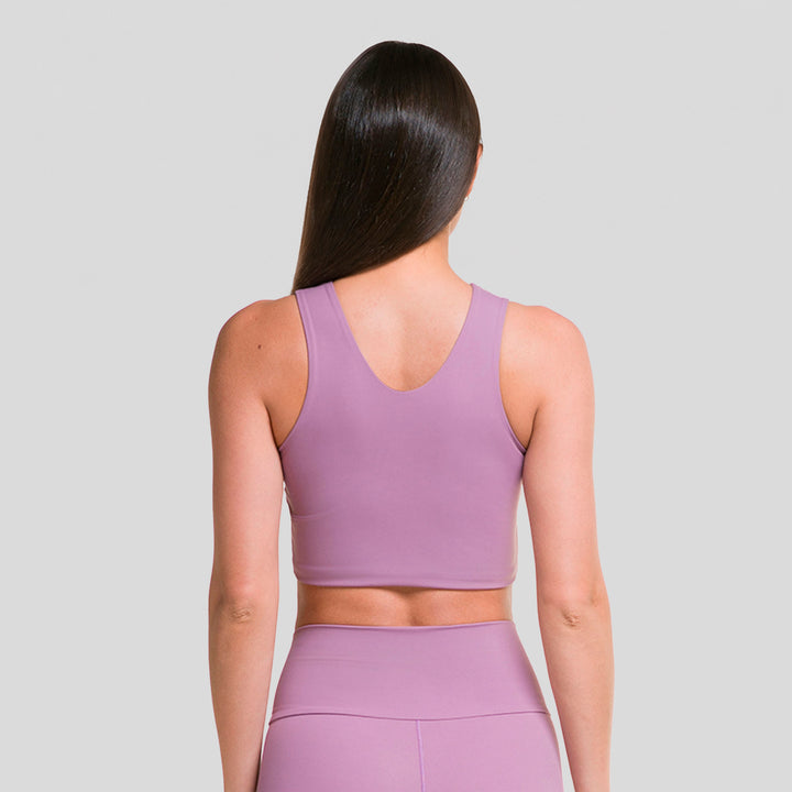 Top deportivo sin mangas de mujer morado lila, espalda descubierta y ajuste entallado