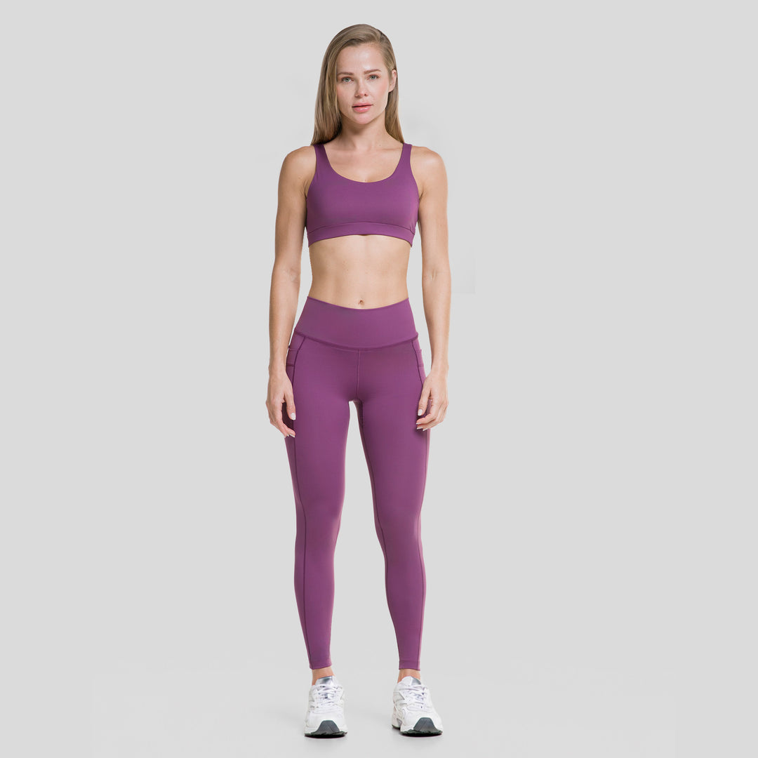 Top deportivo mujer morado con espalda cruzada, tirantes anchos y ajuste firme